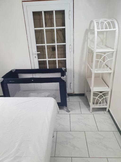 Le Sable Bleu - Evasion Tropicale A Sainte-Anne - Plage 5Min - Piscine - Parking - Logement Climatise - Vue Sur Les Palmiers - Parfait Pour Sejours En Famille Ou Entre Amis Exterior photo