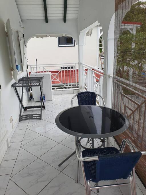 Le Sable Bleu - Evasion Tropicale A Sainte-Anne - Plage 5Min - Piscine - Parking - Logement Climatise - Vue Sur Les Palmiers - Parfait Pour Sejours En Famille Ou Entre Amis Exterior photo