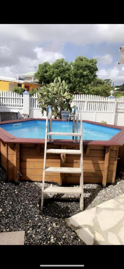 Le Sable Bleu - Evasion Tropicale A Sainte-Anne - Plage 5Min - Piscine - Parking - Logement Climatise - Vue Sur Les Palmiers - Parfait Pour Sejours En Famille Ou Entre Amis Exterior photo