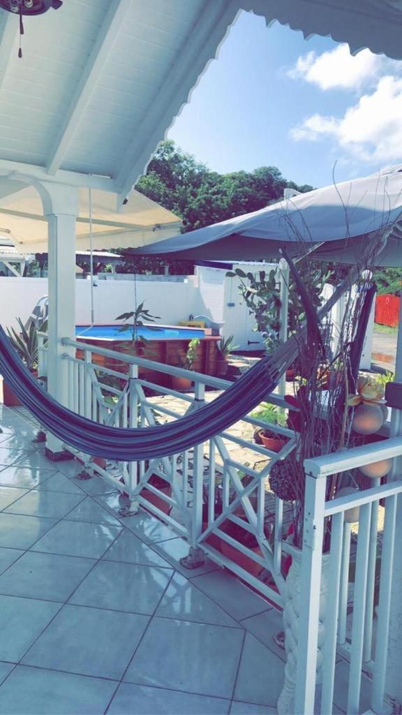 Le Sable Bleu - Evasion Tropicale A Sainte-Anne - Plage 5Min - Piscine - Parking - Logement Climatise - Vue Sur Les Palmiers - Parfait Pour Sejours En Famille Ou Entre Amis Exterior photo