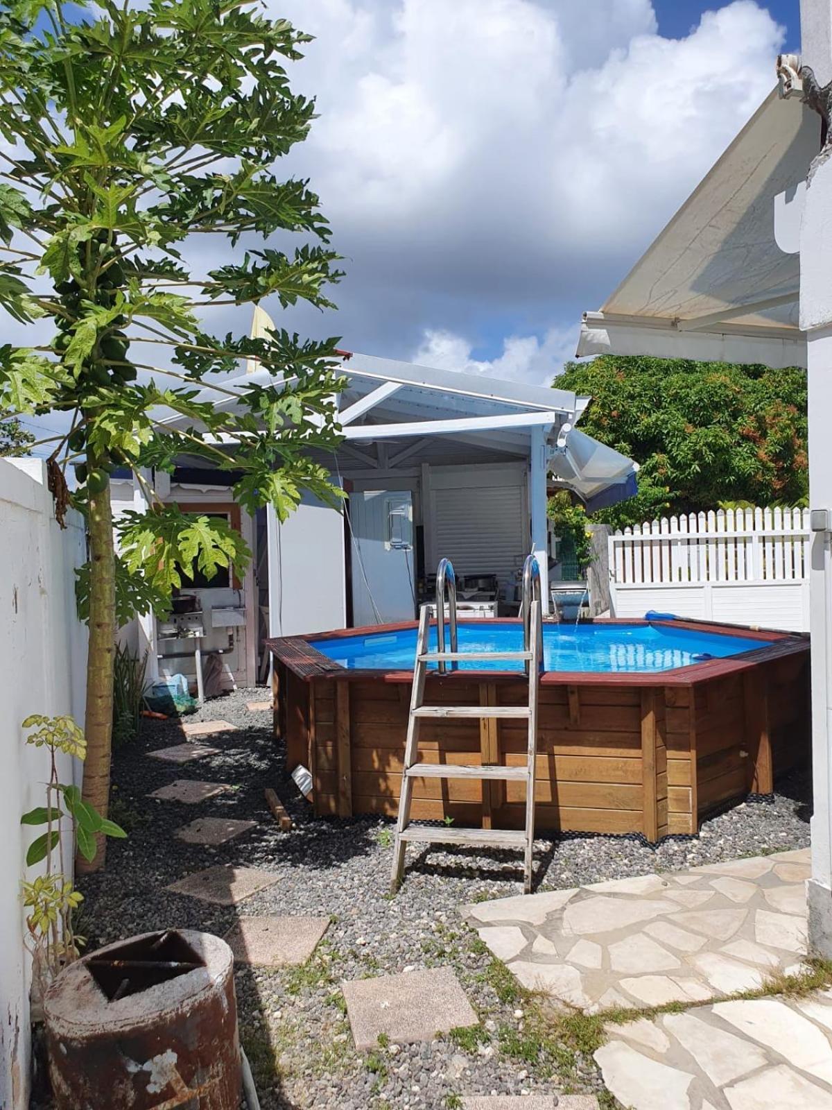 Le Sable Bleu - Evasion Tropicale A Sainte-Anne - Plage 5Min - Piscine - Parking - Logement Climatise - Vue Sur Les Palmiers - Parfait Pour Sejours En Famille Ou Entre Amis Exterior photo