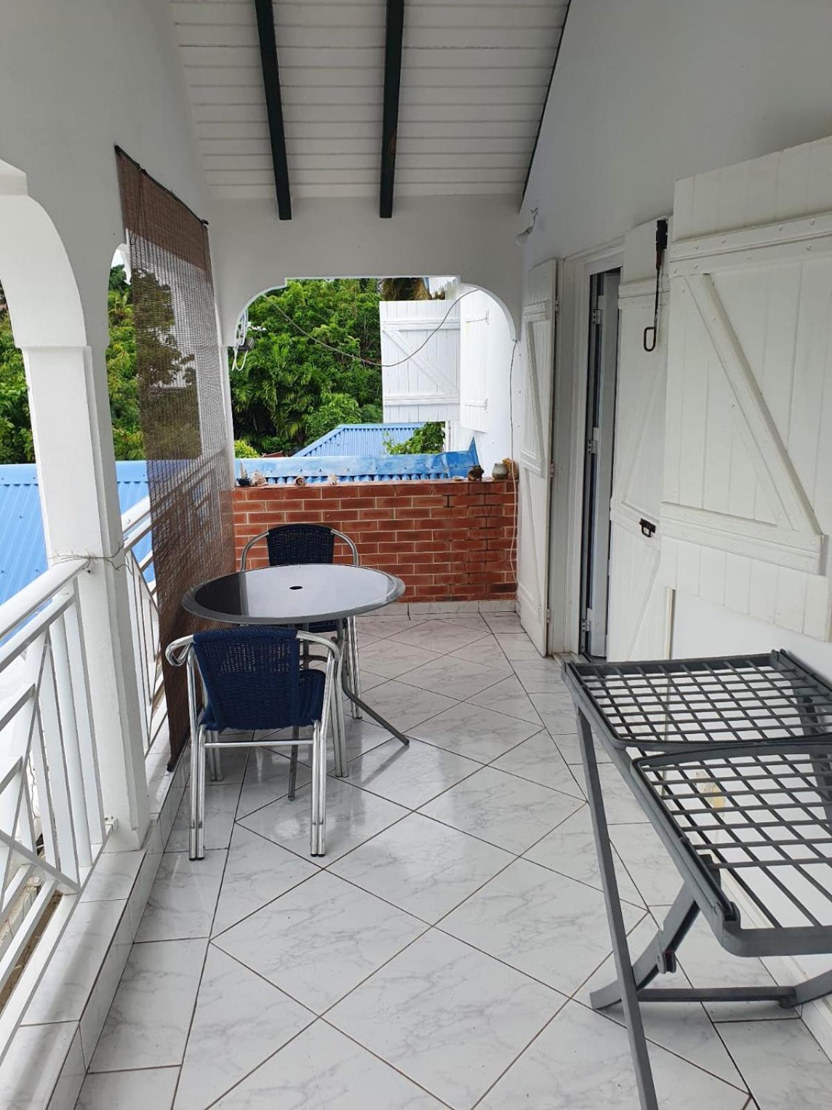 Le Sable Bleu - Evasion Tropicale A Sainte-Anne - Plage 5Min - Piscine - Parking - Logement Climatise - Vue Sur Les Palmiers - Parfait Pour Sejours En Famille Ou Entre Amis Exterior photo